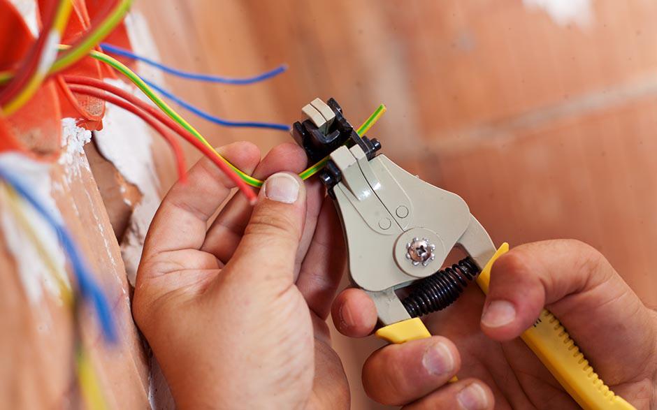 électricien de maintenance Linas